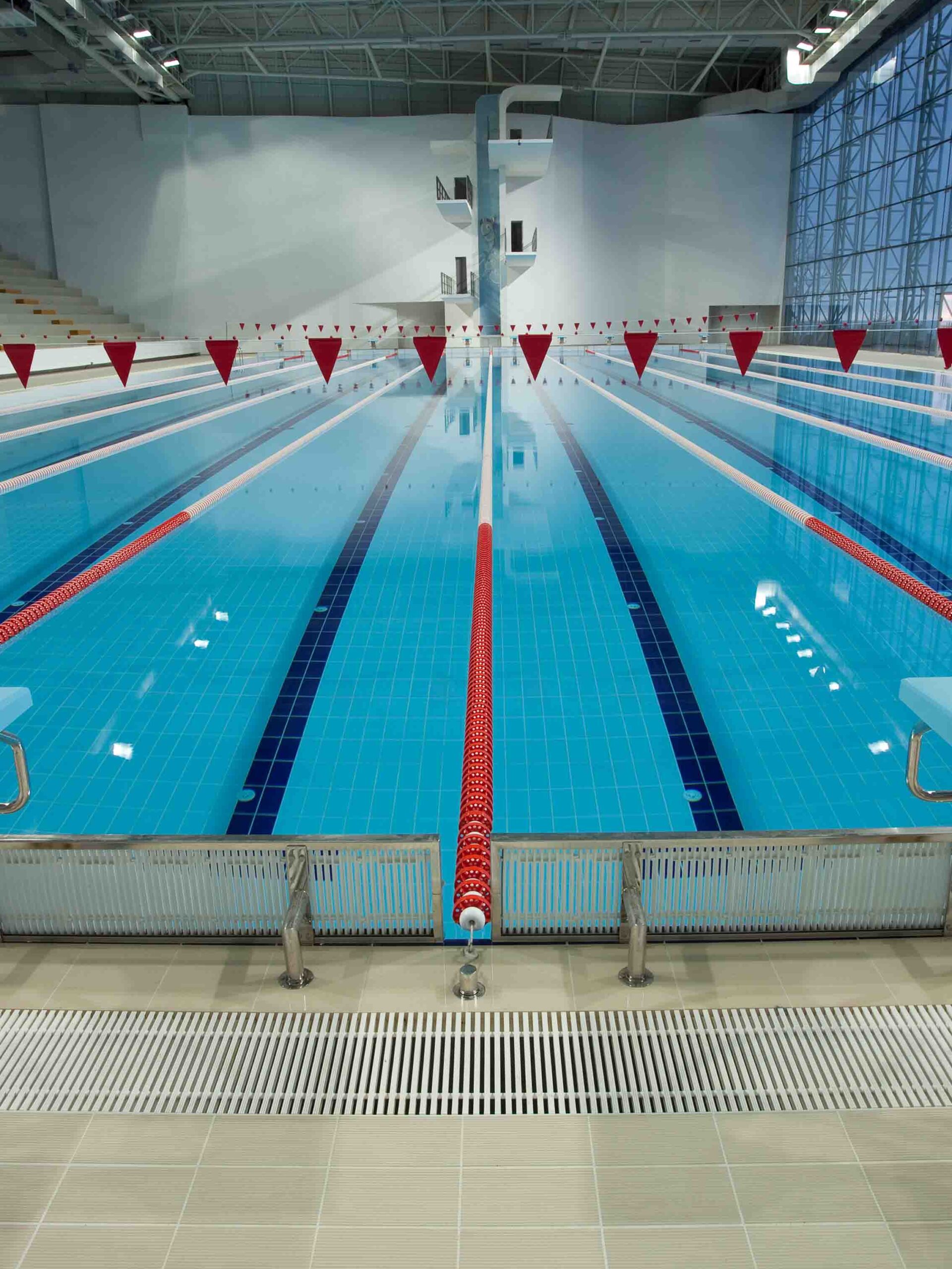 Ontketen atletische grootsheid: Sauna Dekor's Landsmeer Olympisch Zwembad, de triomf van een ontwerper